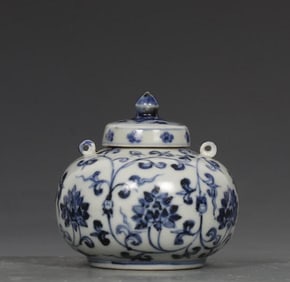 A Ming Dynasty Yongle blue and white entwined lotus pattern lid jar