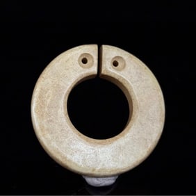 A Han Dynasty jade chicken bone white jade ring