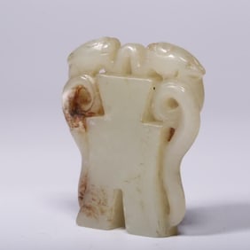 A dragon pendant on the Hetian jade mansion in the Qing Dynasty