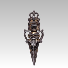 A Qing Dynasty Tiantie scissors vajra pendant