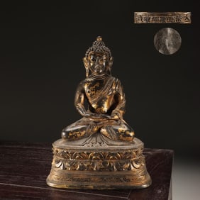 A seated statue of Amitabha Buddha in the Qing Dynasty