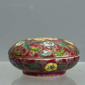 A Kangxi carmine flower Indonesian box