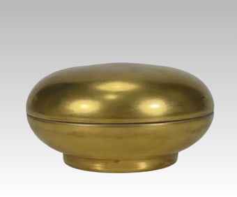 A gilded lid box made in the Yongzheng era of the Qing Dynasty