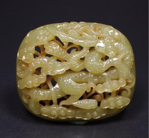 A Qing Dynasty Hetian topaz dragon pattern inlay