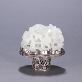 A Qing Dynasty silver-inlaid Hetian jade carved bird pattern crutch head