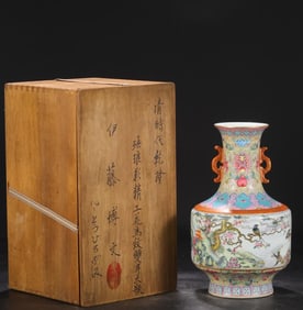 A Qing Dynasty Qianlong enamel color Seiko flower and bird pattern amphora
