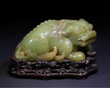 A piece of topaz Tianlu auspicious beast study box