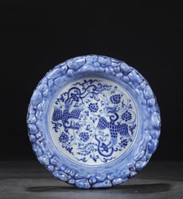A Ming Dynasty Xuande blue and white entwined branch phoenix pattern wash