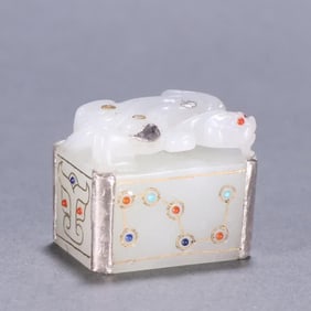 A Hetian jade wrong gold and silver dragon button seal