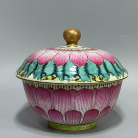 A pastel lotus pattern bowl made by Daoguang year in the Qing Dynasty