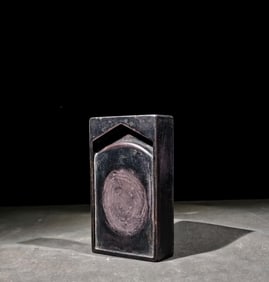 A Qing Dynasty Zhuang has a respectful inkstone