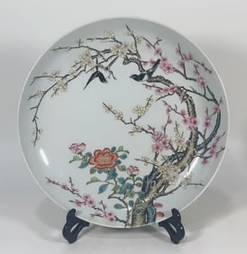 A pastel magpie plum plate made in the Qianlong Year of the Qing Dynasty