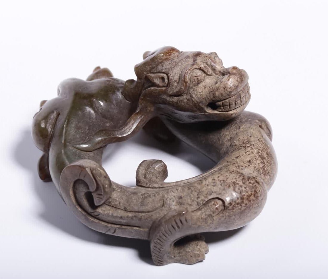 An ancient jade belt with a dragon paperweight: The ancient jade belt is a paperweight with a dragon SIZE: H:3.5cm L:6.5cm W:5.5cm (The Dimensions Of All Batches Are Manually Measured.If You Need More Detailed Information, Please Contact Our Custom
