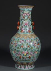 A Qing Dynasty Qianlong turquoise green background pastel plate pattern amphora