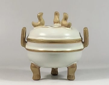 A plum vase with a black painting on a white background in the Cizhou kiln of the Northern Song