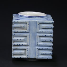 A Qing Dynasty Qianlong flower blue and white cong-style study water bowl
