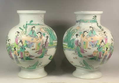 A pair of lantern bottles with story pictures of characters in the Republic of China