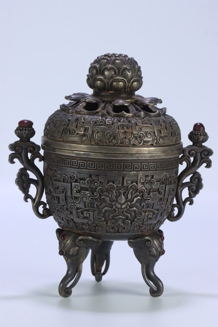 A Qing Dynasty cupronickel carved dragon pattern amphorae fragrant foot lotus button stove (1 of 12)