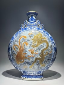 A Qing Dynasty Qianlong blue and white Fushou with continuous window opening ink color alum red