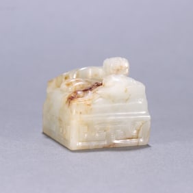 A Hetian jade dragon button seal