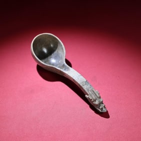 A Han Dynasty jade dragon head spoon