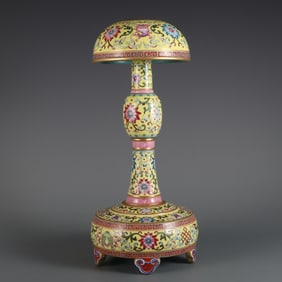 A Qing Dynasty Qianlong year yellow background color passionflower pattern official hat holder