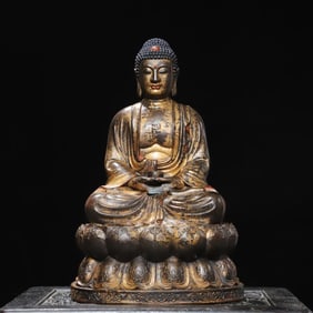 A bronze gilt statue of Shakyamuni in the Qing Dynasty