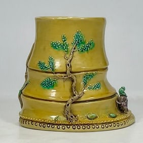 A famous Huangdi Sancai pile carved bamboo pen holder of the Republic of China