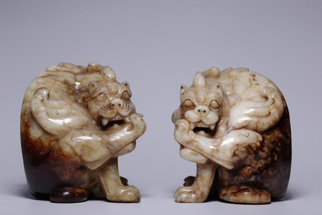 A pair of ancient jade tape biting beast paperweights: A pair of ancient jade belt and Qin leg-biting beast paperweight ornaments SIZE: H:8cm L:8cm W:7cm (The Dimensions Of All Batches Are Manually Measured.If You Need More Detailed Information, Please Co