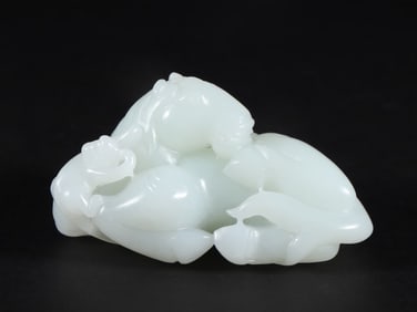 A Qing Dynasty Hetian jade carved horse ornament