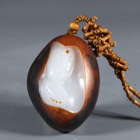 A jade carving pendant of Hetian seed material in the Qing Dynasty