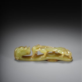 A piece of Qing Dynasty Hetian topaz dragon hook