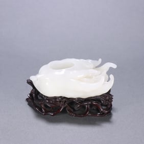 A Qing Dynasty Hetian jade Buddha hand water bowl