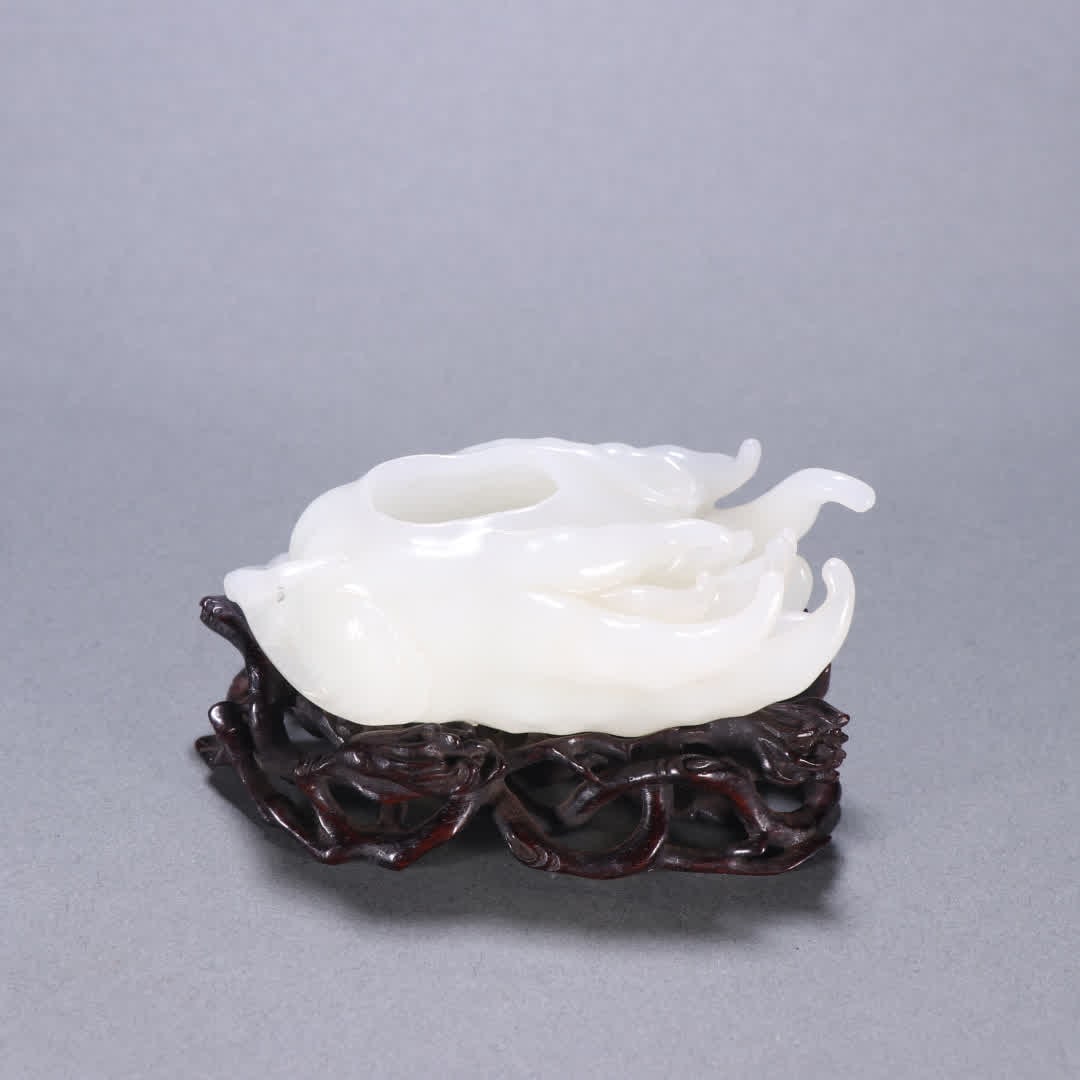 A Qing Dynasty Hetian jade Buddha hand water bowl