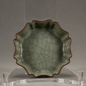 A piece of Song Dynasty Ge kiln washing