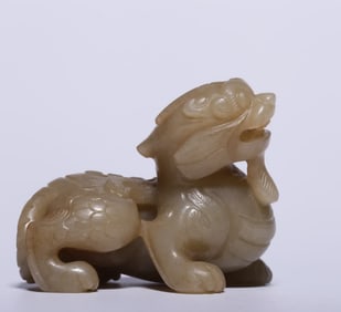 A Han Dynasty Hetian jade seed material topaz auspicious beast
