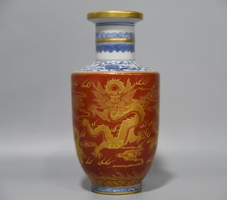 A blue and white laced alum red gold-painted five-dragon supreme firecracker bottle