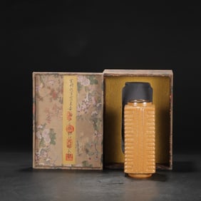 A piece of Southern Song Dynasty official kiln beige glaze ice flake pattern silver mouth court