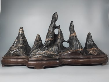 A Qing Dynasty Lingbi stone inkstone