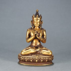 A bronze gilt statue of Guanyin in the Qing Dynasty