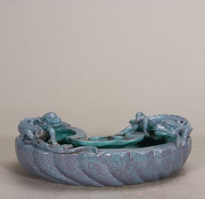 A piece of mid-Qing Dynasty furnace glazed plate dragon pattern wash