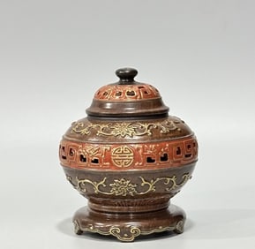 A five-legged aromatherapy stove with a clear bronze sauce glaze, alum red painted with gold