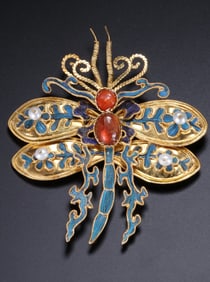 A Qing Dynasty emerald butterfly brooch