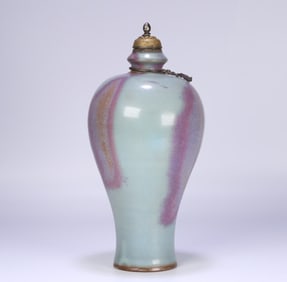 A silver-gilt gold-rimmed plum bottle in the Song Dynasty