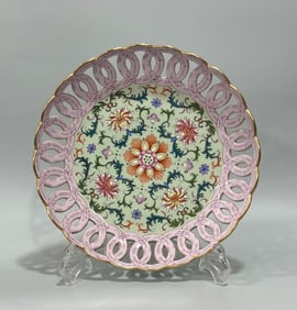 A piece of Qinglong foreign color apple green glaze painted turquoise green floral pattern carved