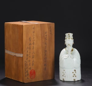 A Ming Dynasty Jiajing blue and white colorful river cliff seawater cloud dragon pattern large lid