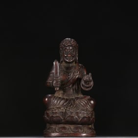 A statue of the Qing Dynasty agarwood King of Hell