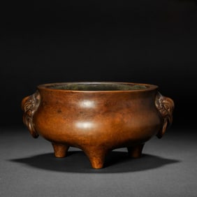 A Qing Dynasty elephant trunk ear furnace