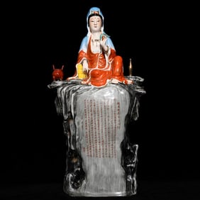 A seated statue of Guanyin made by Qing Zeng Longsheng in pastel gold