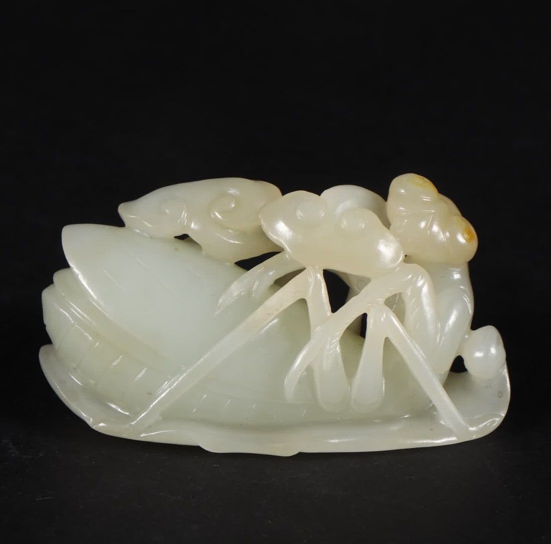 A piece of Qing Dynasty Hetian jade seed material mantis (1 of 9)
